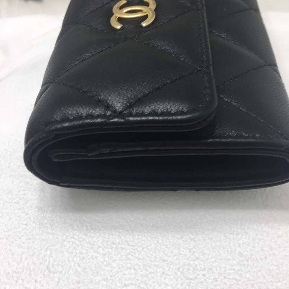 Chanel Classic Flap Card Holder - Picture 3 of 10
